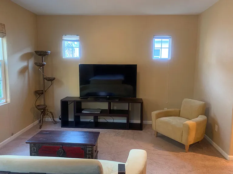 154 Crescent Plz — Photo 20