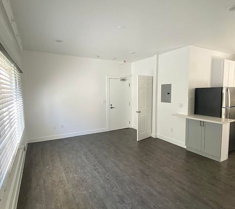 1st image of 1318 W Maryland St #310