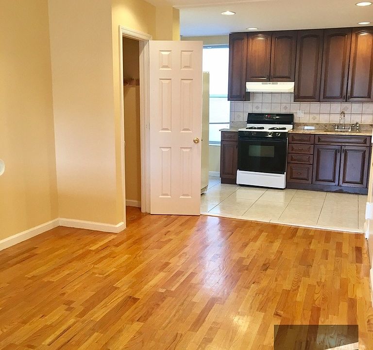 1st image of 2824 47th St #2