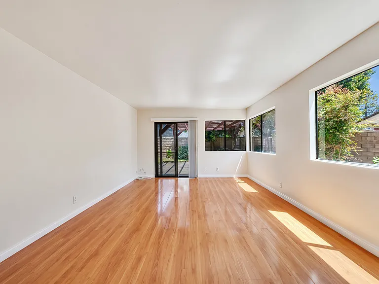 156 Appletree Ave — Photo 12