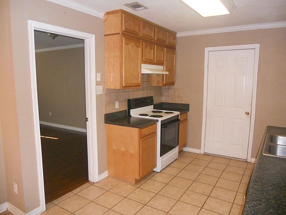 4th image of 4421 Concord St