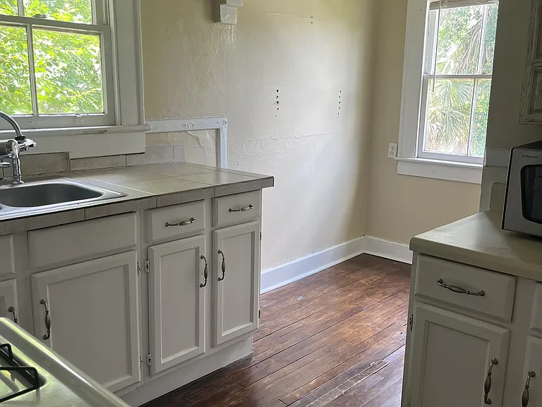1810 Lincoln St — Photo 7