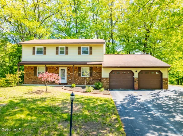 25 Brookline Drive, Clifton Park, NY 12065