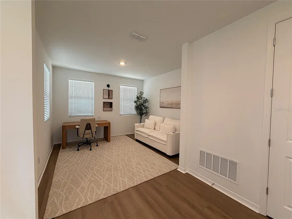 4 bed, 2.5 bath, 3545 sqft, $4,700 — Photo 3