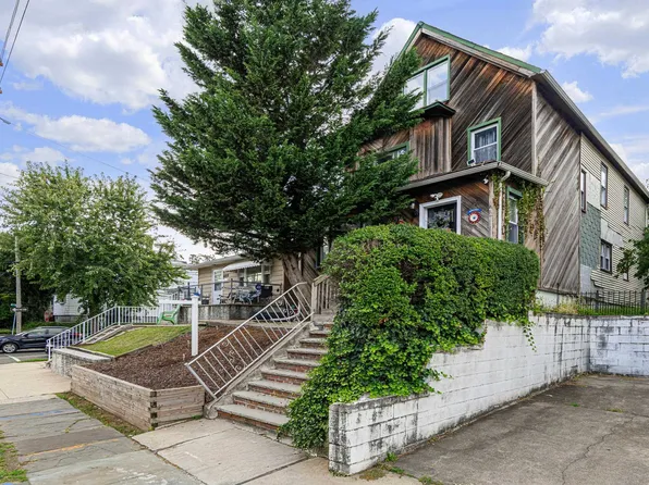 687 Avenue East image 2 of 32