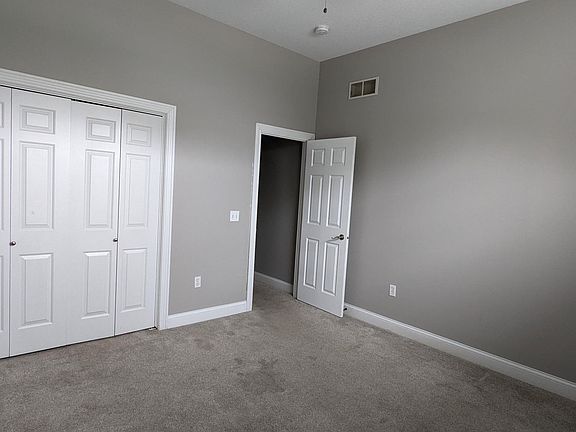 5th image of 306 SW Carriage Dr