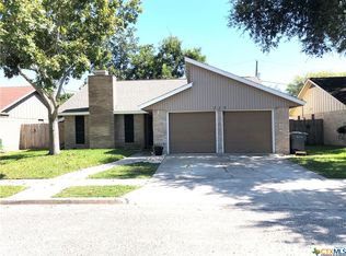 215 Kensington Dr, Victoria, TX 77901