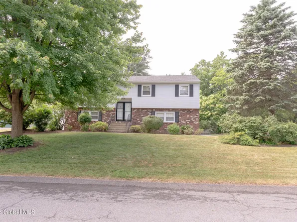 2 Lupine Court, Albany, NY 12203
