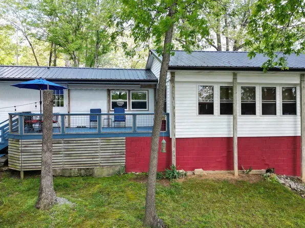 1960 Egyptian Hills Dr, Creal Springs, IL 62922