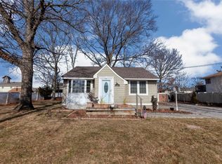 23 6th Ave, Farmingdale, NY 11735