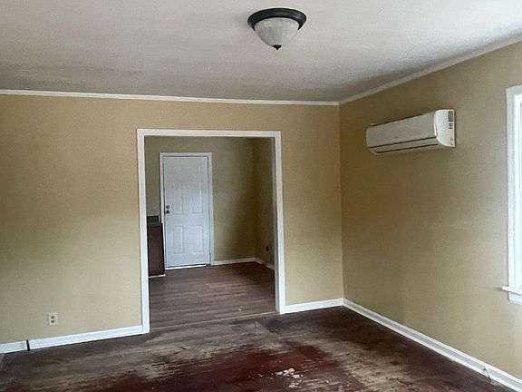 2nd image of 211 Poplar St