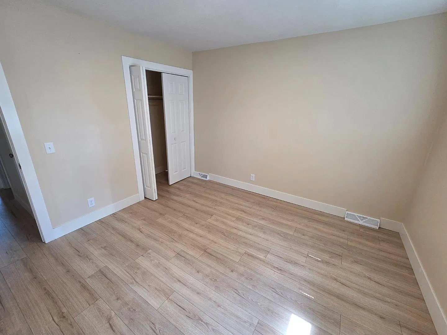 3009 Cambridge St — Photo 4