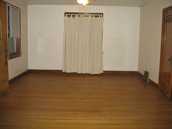 4th image of 351 N Clarkson St