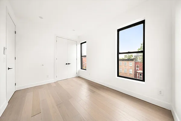 Rented by SERHANT. | media 11