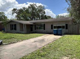 902 E Crockett St, Beeville, TX 78102