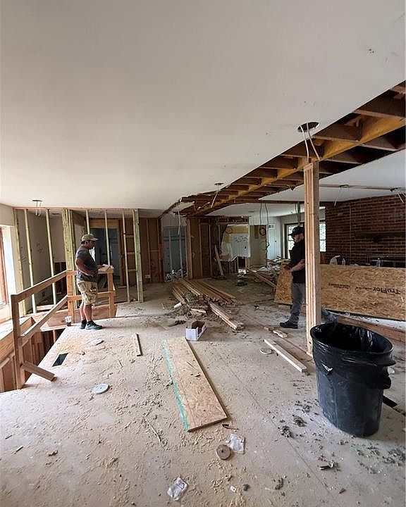 2nd image of 7206 W 101st Ter