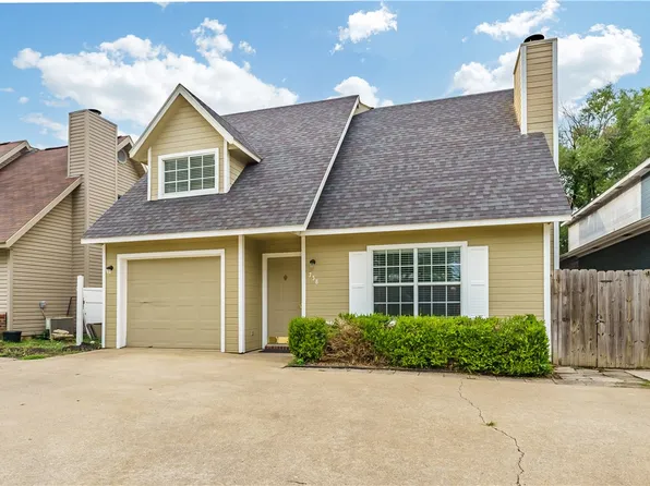 758 W Poplar St, Fayetteville, AR 72703