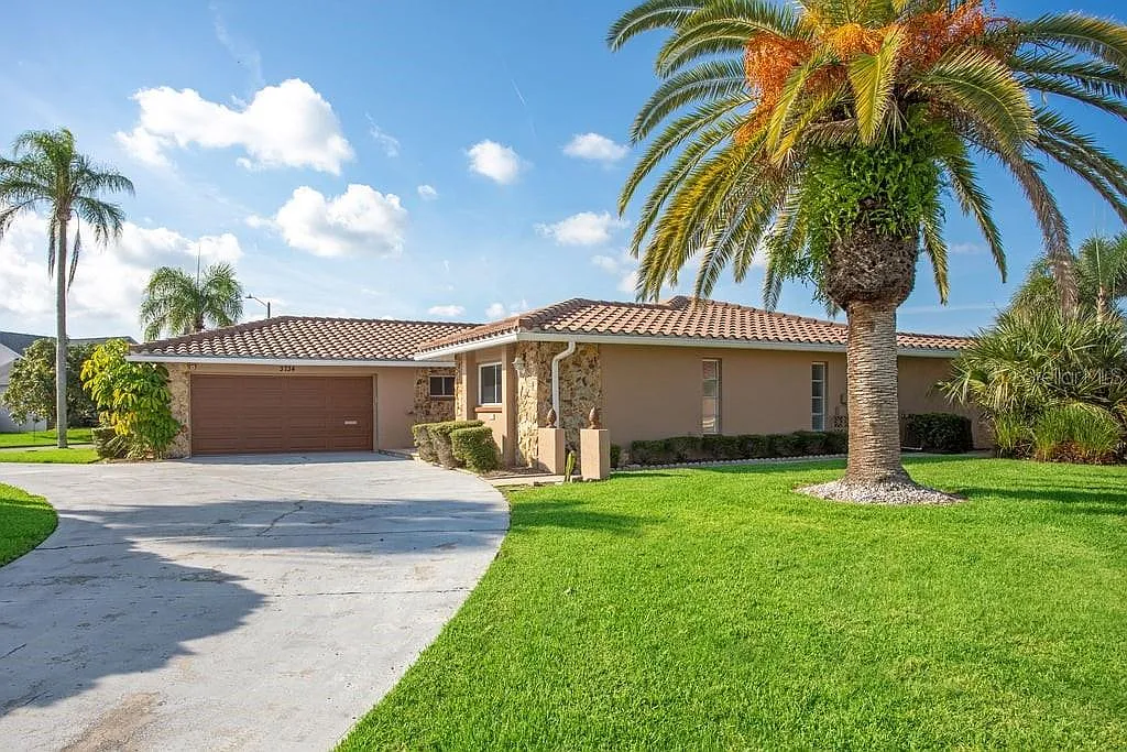 3 bed, 2.0 bath, 1878 sqft, $3,000 — Photo 1