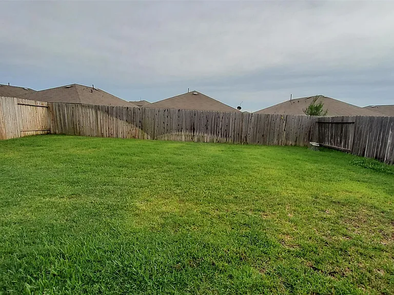 22607 Castello Lakes Dr — Photo 30