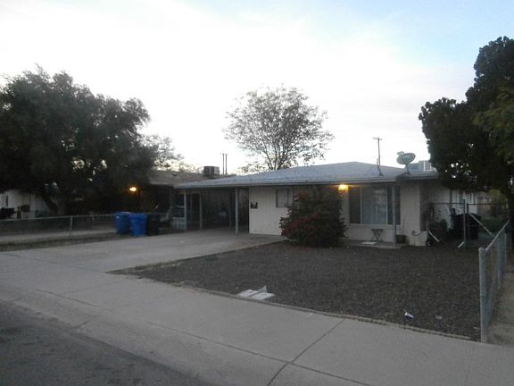 2nd image of 712 W 1st Pl