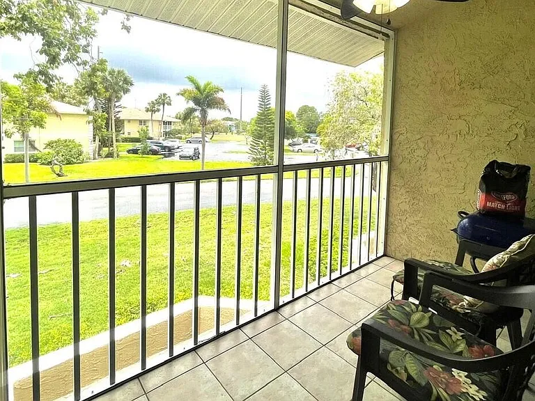 1537 SE Royal Green Cir #E-204 — Photo 16