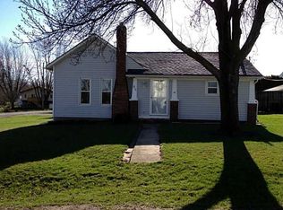 1214 1st Ave, Center Point, IA 52213