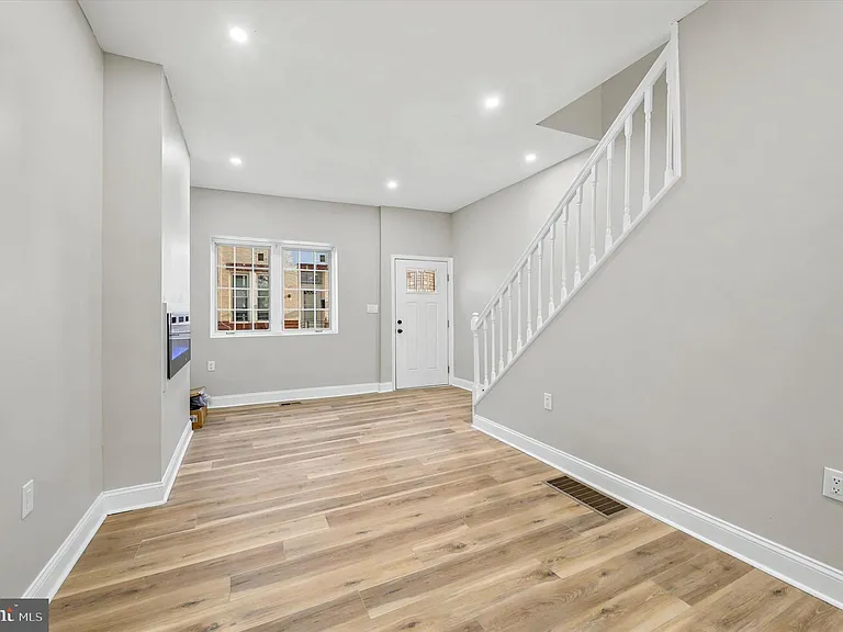 2811 W Albert St — Photo 3