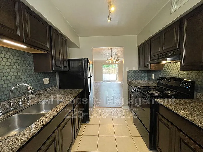 920 W Tony St #12D
