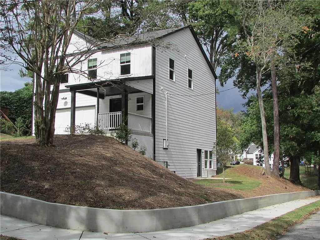 4 bed, 2.5 bath, 1887 sqft, $3,000 — Photo 2