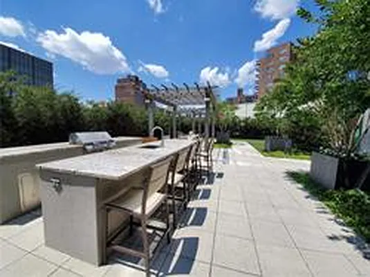 Rented by AAA Young Shuen Realty Inc. | media 42