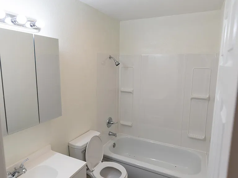2040 Farmer Pl #1 — Photo 8