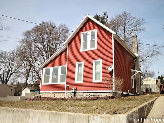3rd image of 427 Quimby St NE
