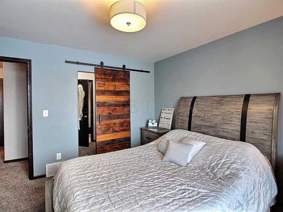 4th image of 2275 35th Street Cir S