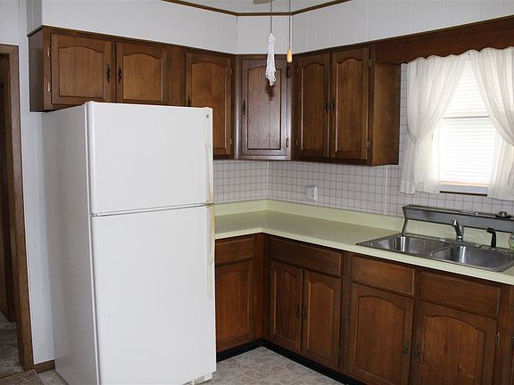 4th image of 224 E Washington St