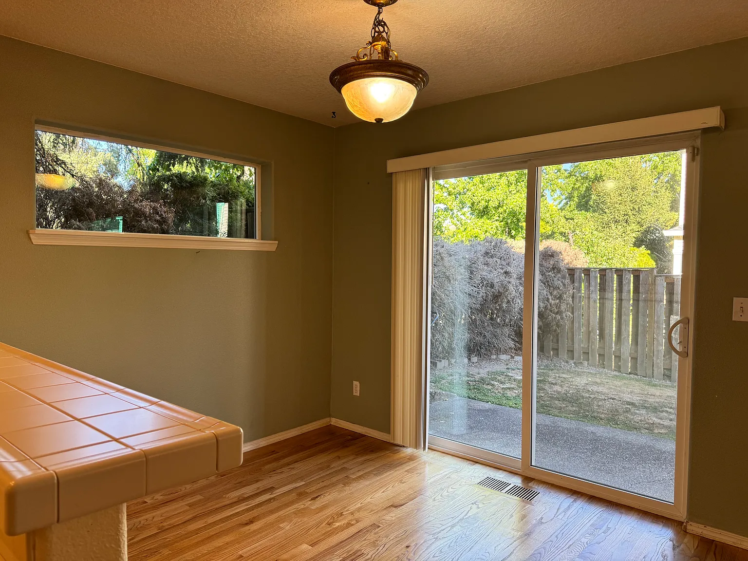 3 bed, 2.5 bath, 1650 sqft, $2,600 — Photo 4