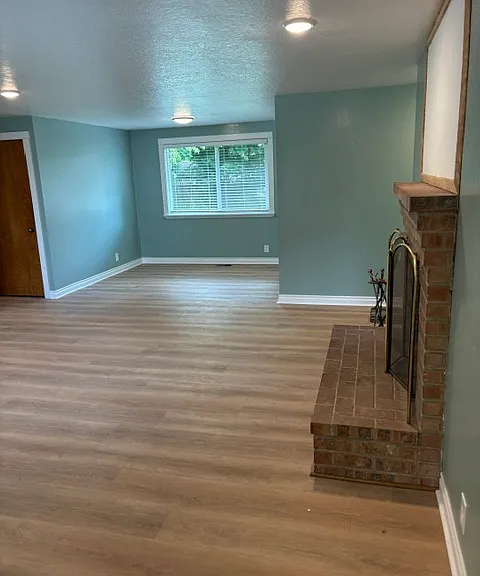 878 NE Thomas Ct — Photo 7