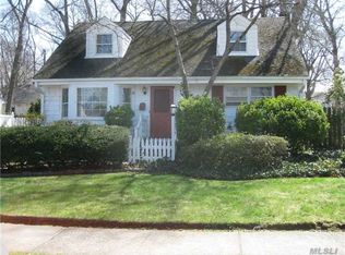 50 Cherokee St, Massapequa, NY 11758