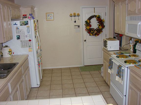 2nd image of 821 Angela Ave
