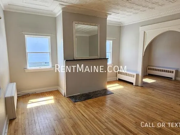 206 Maine Ave #1, Farmingdale, ME 04344