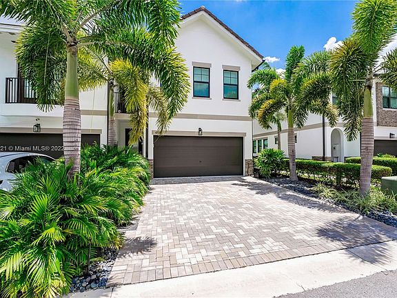 3rd image of 4516 E Aqua Bella Ln