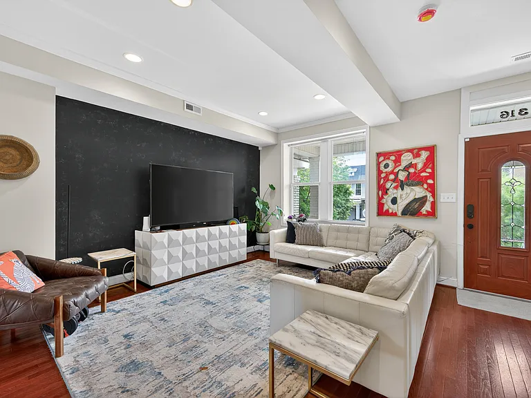 316 Todd Pl NE — Photo 8