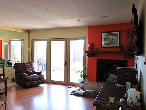 5th image of 276 Connie Ave