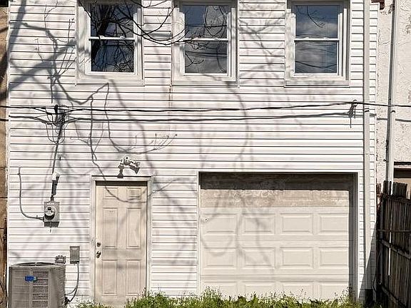 3rd image of 2714 Thatcher St