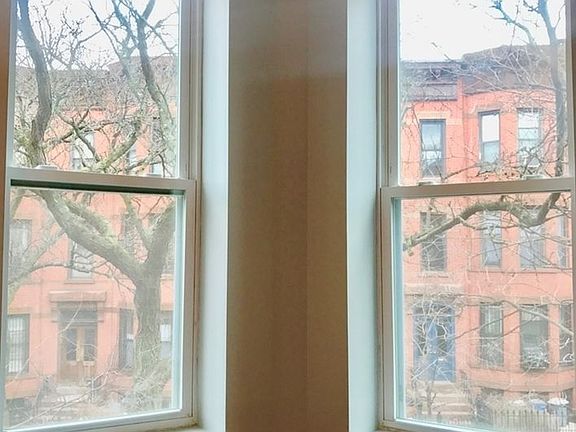 2nd image of 506 11th St APT 2R