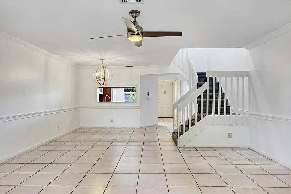 2 bed, 1296 sqft, $2,500 — Photo 2