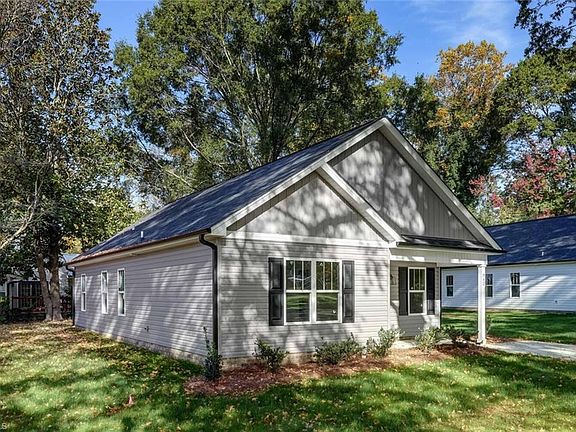 4th image of 842 Crescent Dr