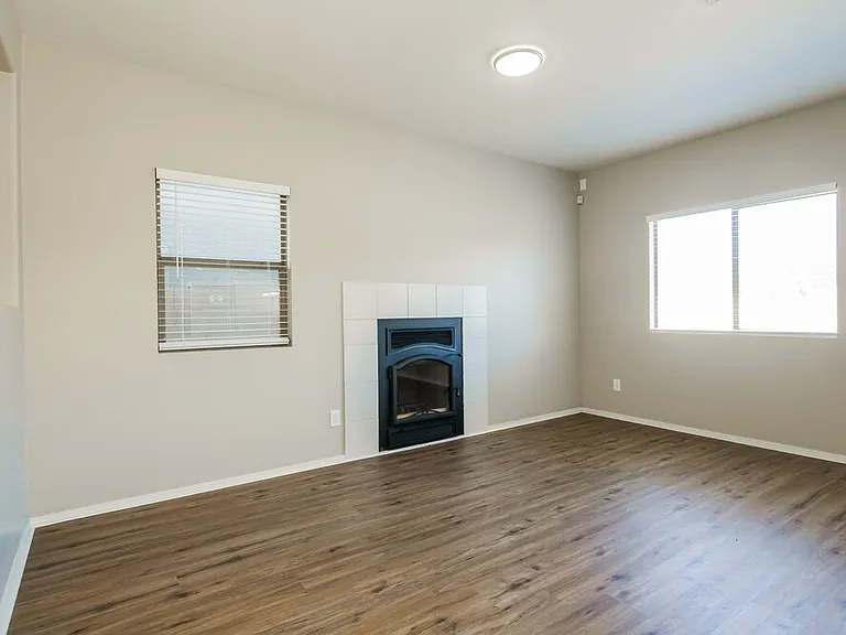 9313 S 35th Dr — Photo 6