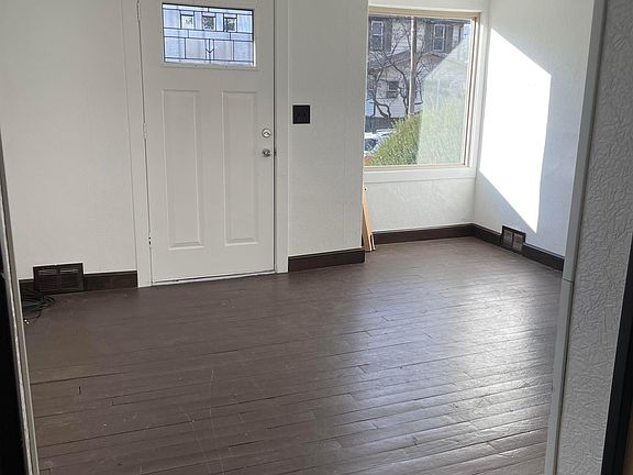 5th image of 442 Fenton Ave NE