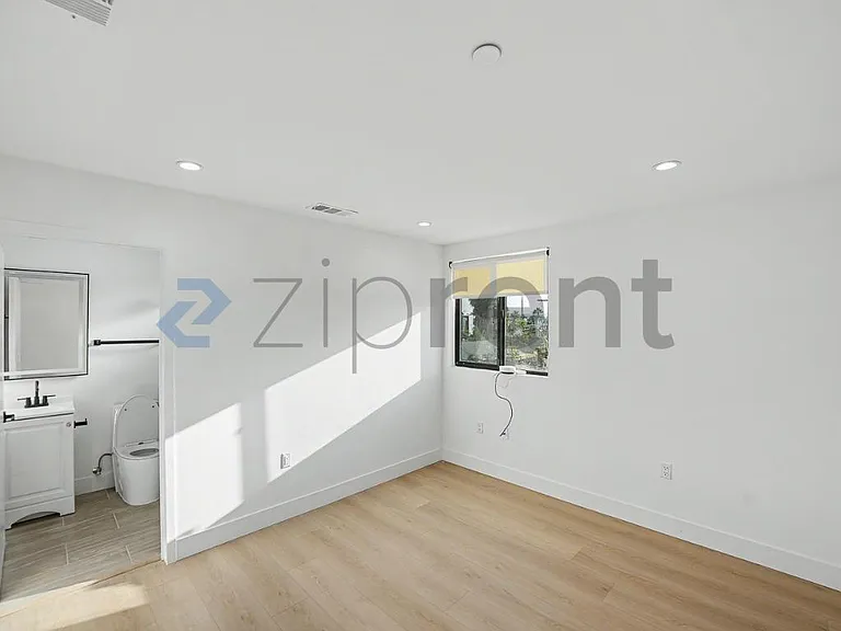 1438 W 37th Dr — Photo 22