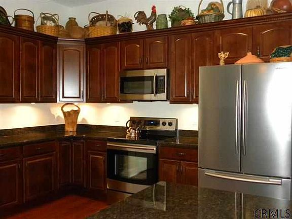 2nd image of 8 Gladstone Cir